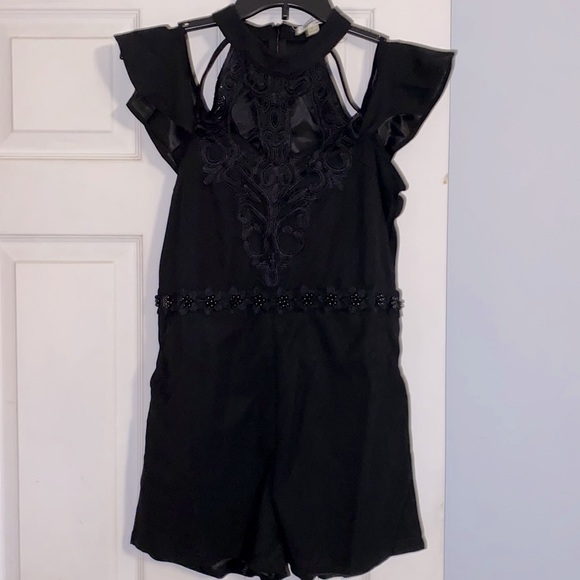 ❌DONATED❌Black Cold Shoulder High Neck Crochet Appliqué Lined Shorts Romper - Picture 5 of 15